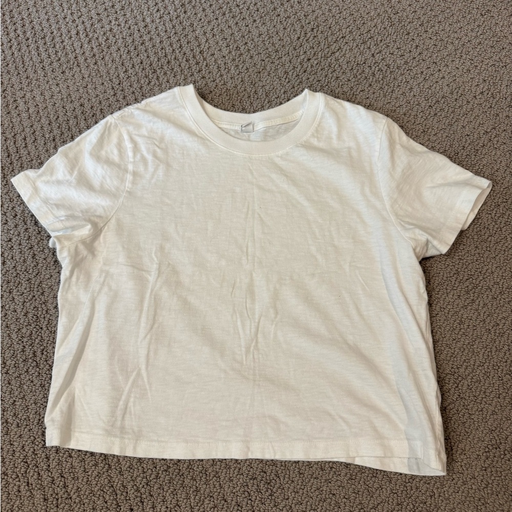 UNIQLO Cropped White T-Shirt